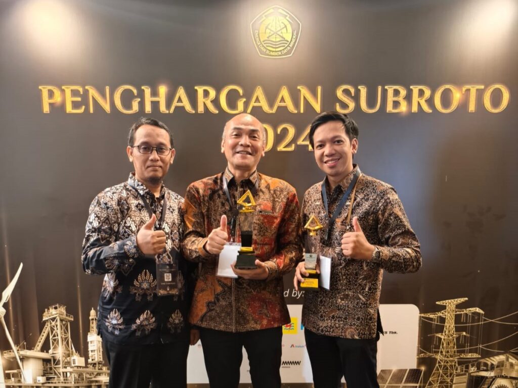 Vena Energy team at 2024 Subroto Award ceremony